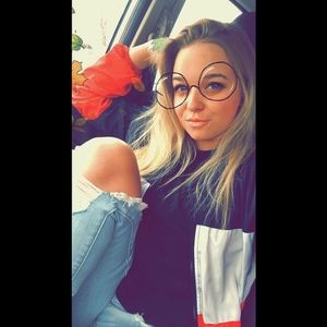 Meet your Posher, Kelsey